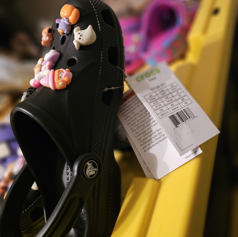 🎃NEW! Black Baya Clogs Fully Customized with Exclusive Handmade Charms👻 - Picture 3 of 8